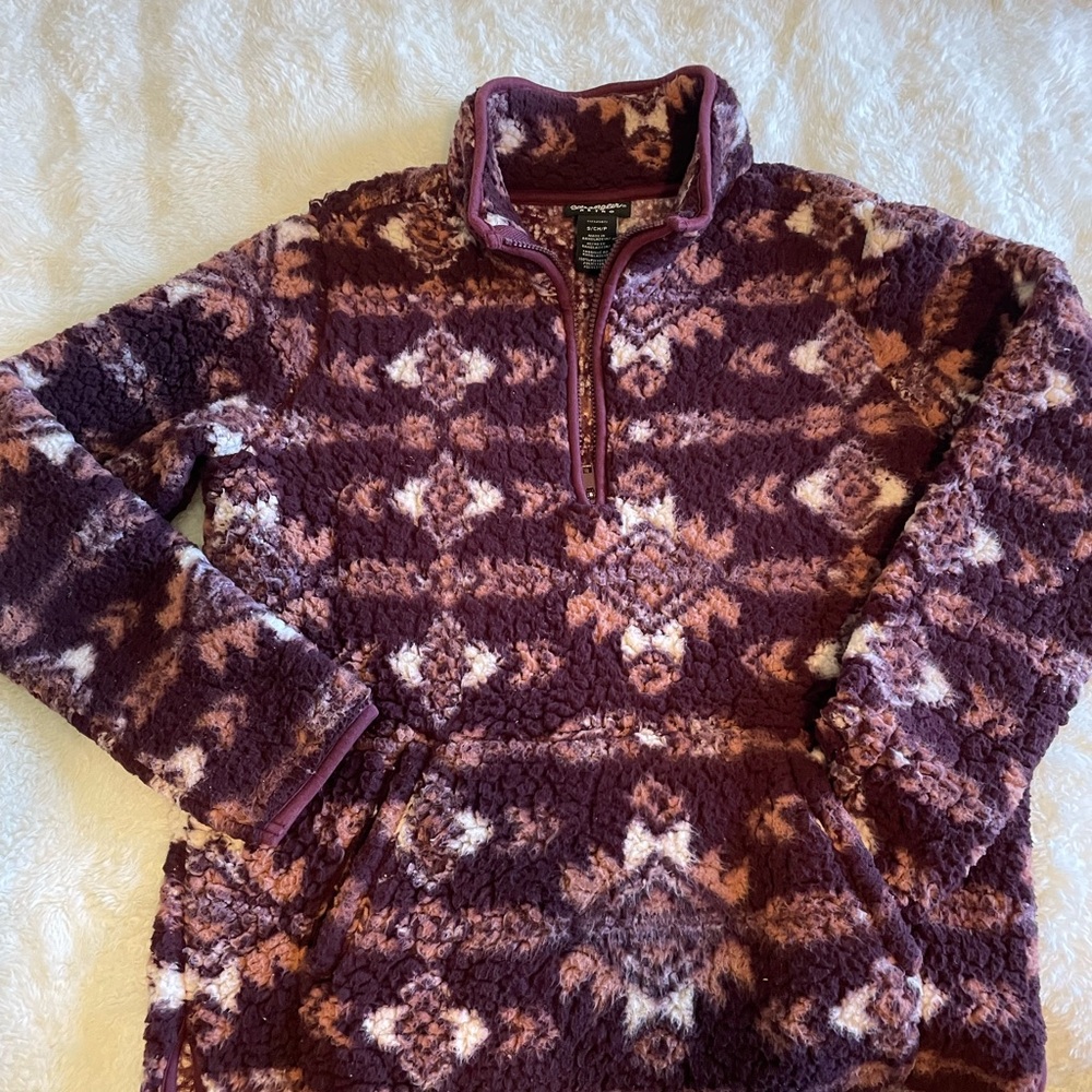 Woman’s wrangler Aztec print sweater